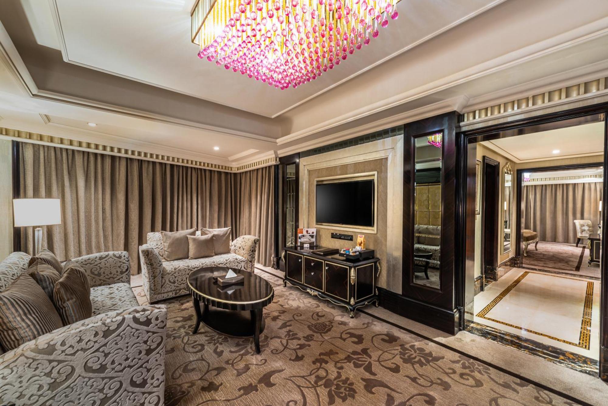 Narcissus Riyadh Hotel & Spa Exteriér fotografie The living room of a suite at The St. Regis Mumbai