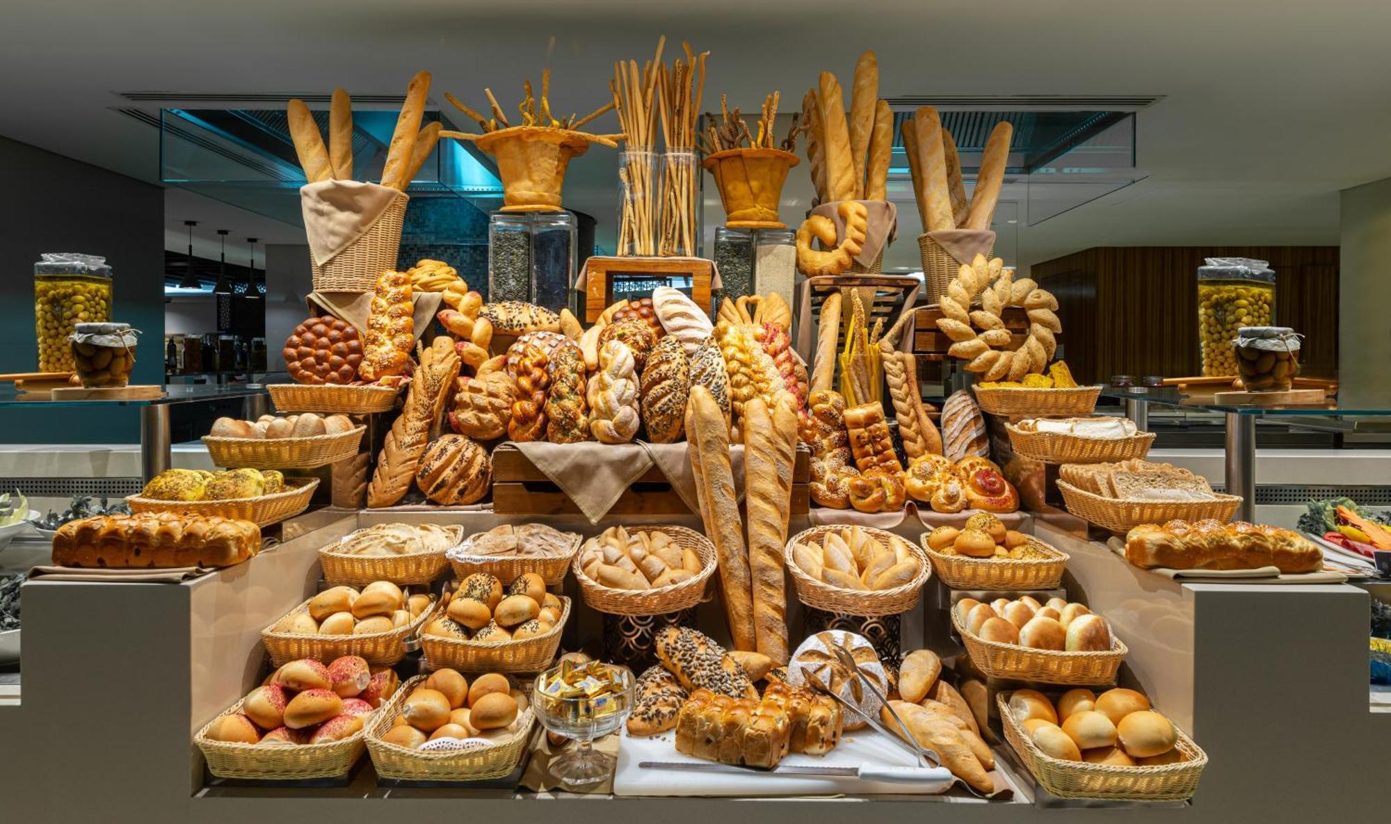 Narcissus Riyadh Hotel & Spa Exteriér fotografie Bread display at a hotel